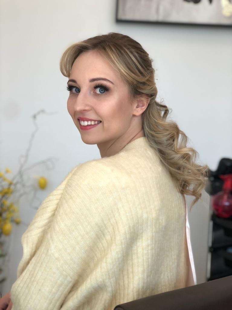 Eleganter Zopf — Blond Balayage