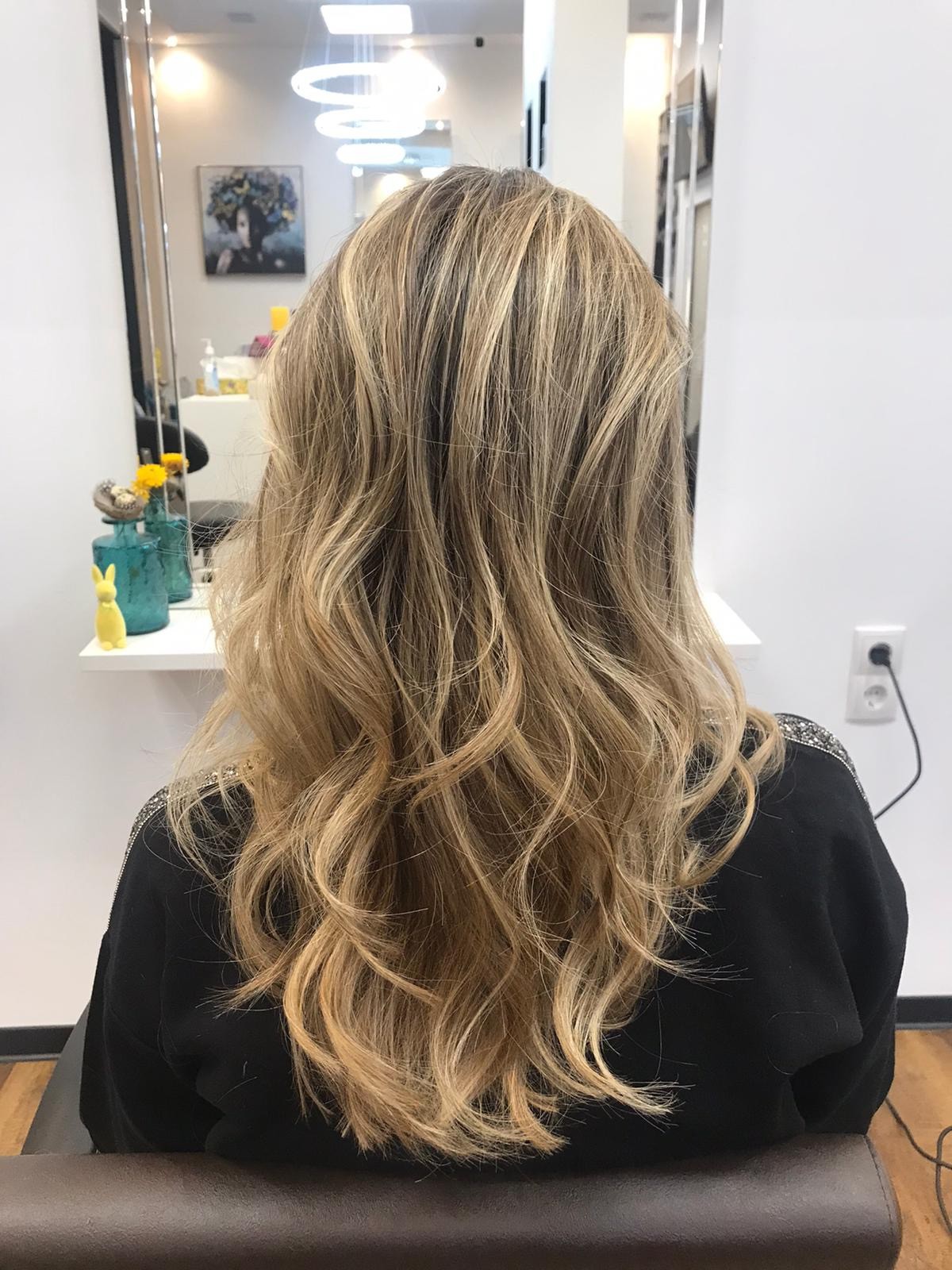 Voluminöse Blond-Wellen